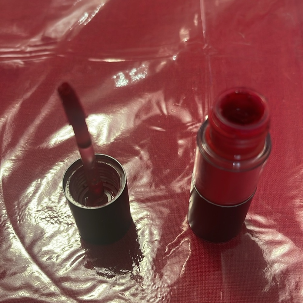 Lipstick - Picture 3 of 5